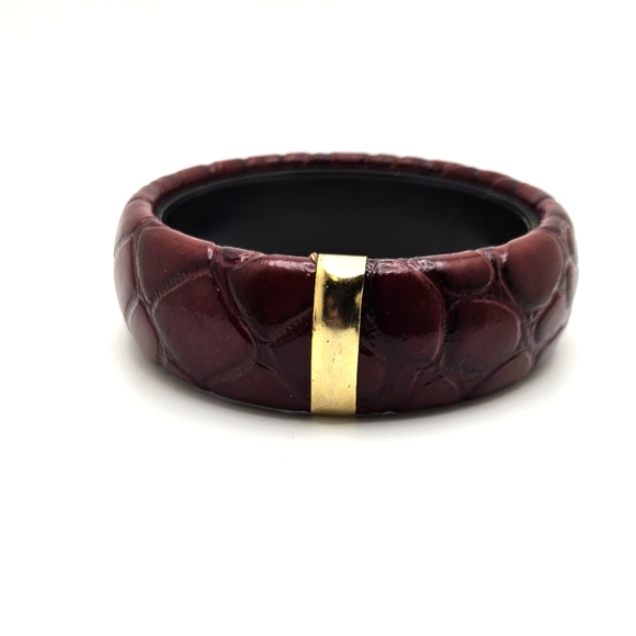 🟢3/$19🟢 Unique Snakeskin Style Burgundy Red Bangle Bracelet - Picture 2 of 6